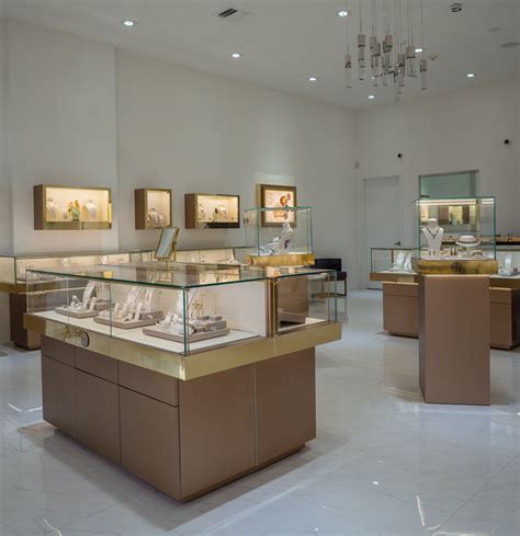 Discover BVLGARI Boutiques in Coral Gables .